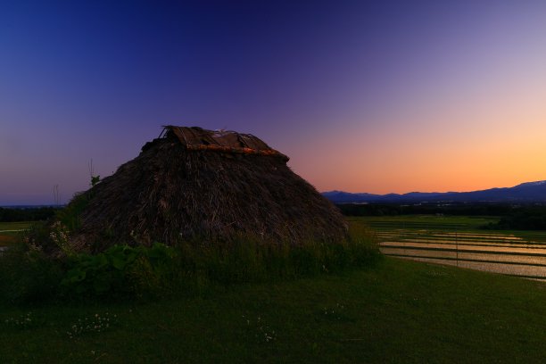 日落时的废墟图片下载