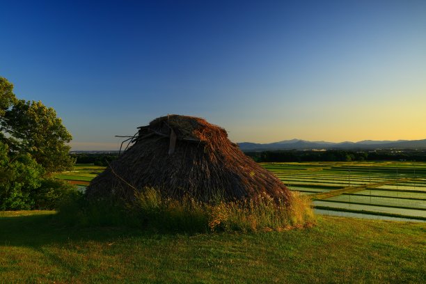 日落时的废墟图片下载