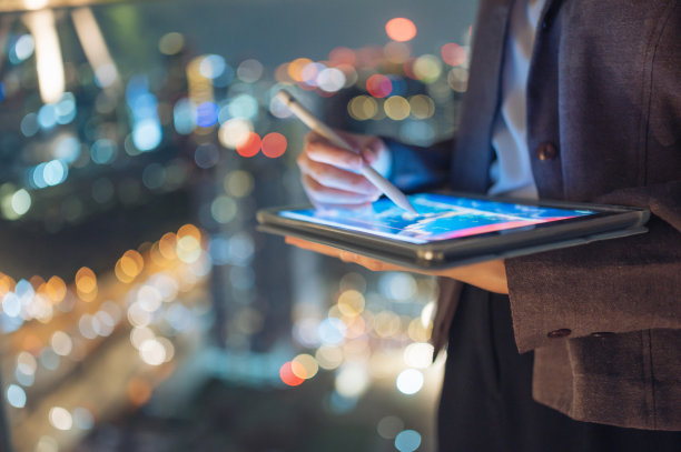 人工智能大脑帮助企业在技术上更容易算法上投资安全投资股市在货币上数字化图片下载