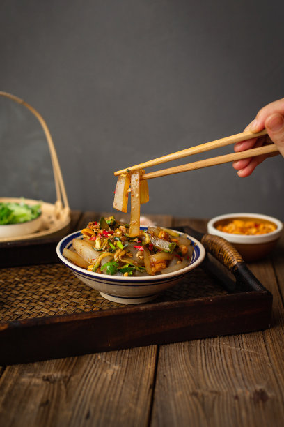 川北凉粉、豆浆，以青花、米、地瓜粉为原料制成，四川街头小吃，中国美食图片下载