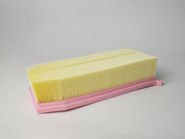 汽车空气滤清器在浅色背景上的特写。汽车零配件维修图片下载