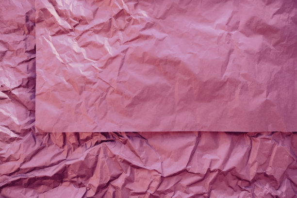 粉红色皱纸背景。图片下载