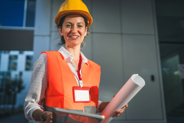 女建筑师女建筑工程师站在户外图片下载