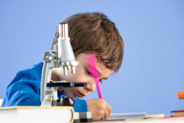 学前儿童写作业图片下载