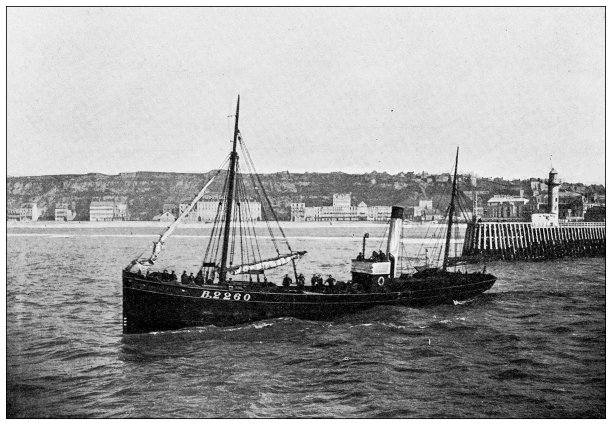 古董照片:捕鱼拖网渔船图片下载