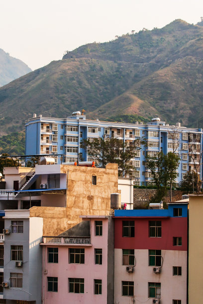 中国山区住宅建筑景观。图片下载