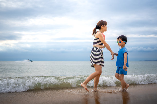 在海边跳舞图片下载