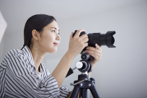日本年轻的女摄影师图片下载