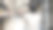 仓库存放大型货物或配送货物，并配有购物车。图片下载