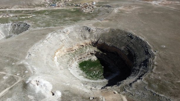 奥布鲁克高原（土耳其科尼亚）的Cirali天坑（土耳其奥布鲁克）图片下载