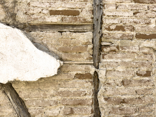 旧的没有抹灰的墙。图片下载