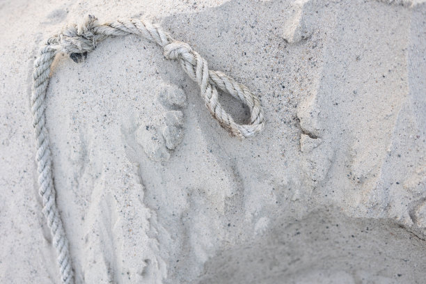 沙滩上的绳子图片下载