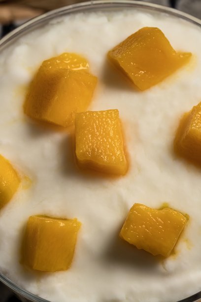 一杯美味的芒果酸奶慕斯。图片下载