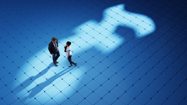 一个商人站在用光影做成的地板上的英镑标牌上图片下载