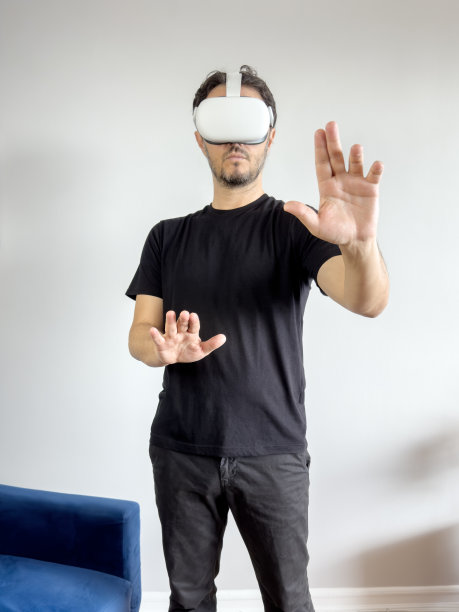 玩VR头显图片下载