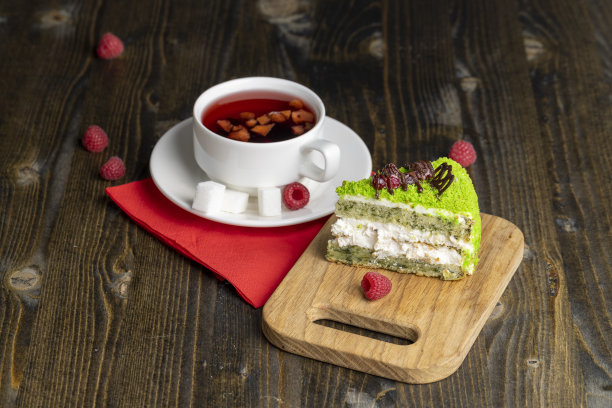 红覆盆子茶，加水果和浆果图片下载