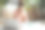 忧心忡忡的现代商务女性正在用电风扇工作图片下载