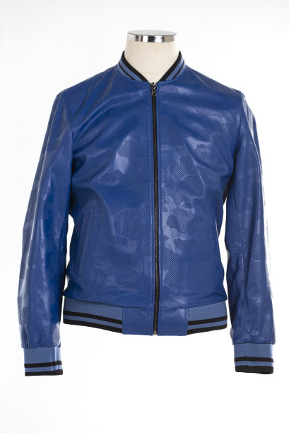 皮夹克孤立在白色背景。图片下载