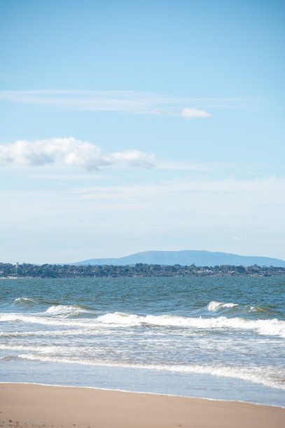 乌拉圭卡内洛内斯旅游城市Atlántida海滩上的渔民。图片下载