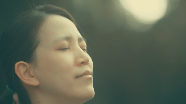 触摸着周围的幸福图片下载