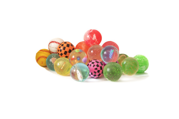 有很多各种颜色的橡皮球。孤立在白色背景上图片下载