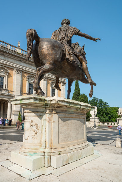 卡比托利欧山坎皮多格里奥广场上的马可·奥勒留雕像图片下载