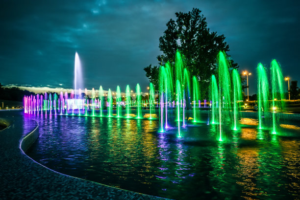 华沙的彩色音乐喷泉图片下载