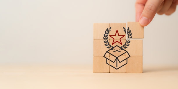 高品质、特别、限量、专属、VIP、订制、个性化营销理念。提供优质的产品和优质的服务。木块上的产品质量图标图片下载