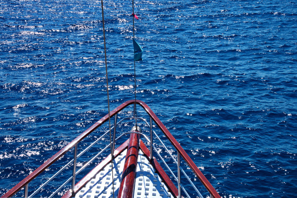 游船上的栏杆图片下载