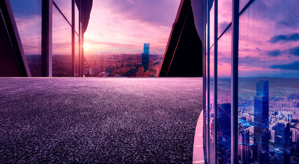 柏油路和现代城市天际线与建筑。图片下载