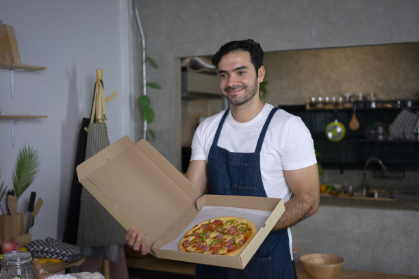 创业者制作披萨出售，小本生意图片下载
