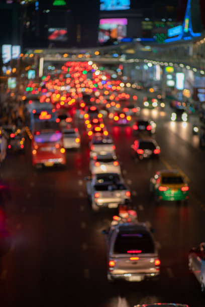 摘要市区道路与汽车混色图像的散景模糊图片下载