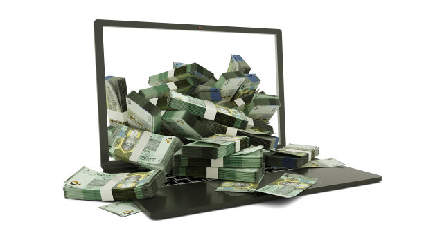 阿曼里亚尔纸币的3D渲染出来的笔记本电脑显示器孤立的白色背景。笔记本电脑里堆满了阿曼里亚尔的钞票钱来自电脑，钱来自笔记本电脑图片下载