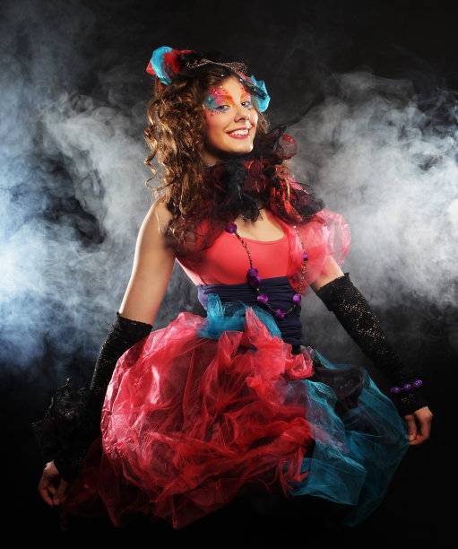 年轻女子的肖像与创造性的化妆娃娃风格图片下载