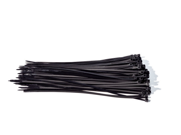 白色背景上的黑色塑料领带。图片下载