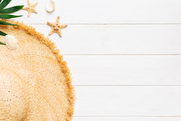 暑假。夏季概念草帽和热带树叶。平铺，俯视图，复制空间图片下载