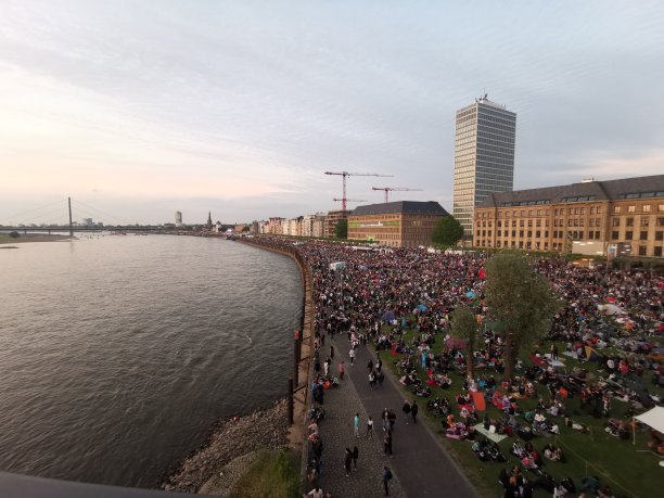 人群在日本日2022 Düsseldorf图片下载