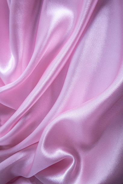 别致的织物背景薰衣草色缎面。柔软柔软的波浪织物。垂直抽象背景。织物布料。图片下载