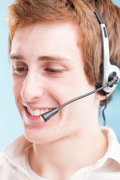 红头发的呼叫中心工作人员，表情现实图片下载