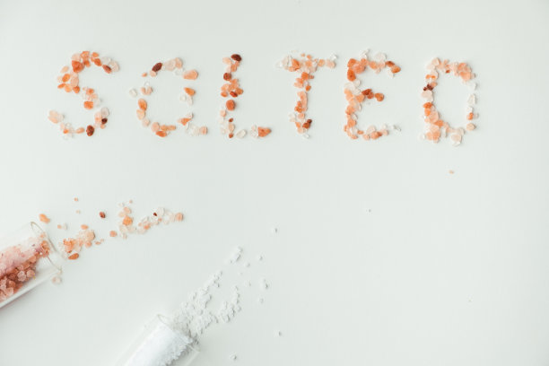 由海盐和粉色喜马拉雅盐制成图片下载
