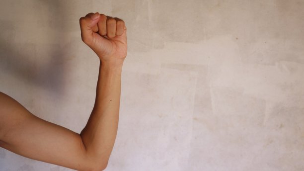 他的胳膊很纤细图片下载