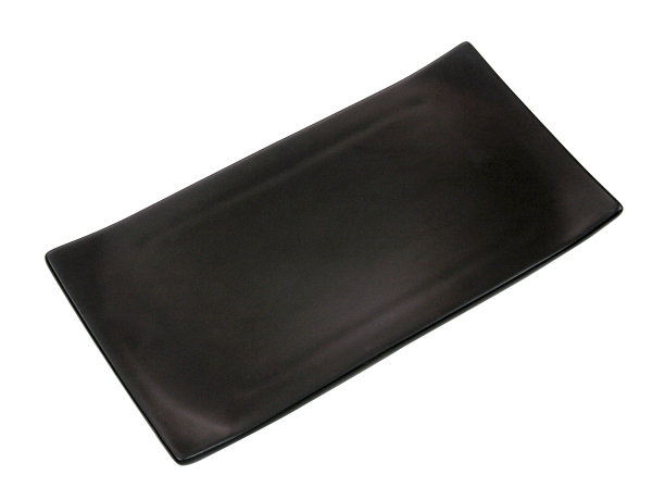 白色背景上的黑色陶瓷粗纹空盘图片下载