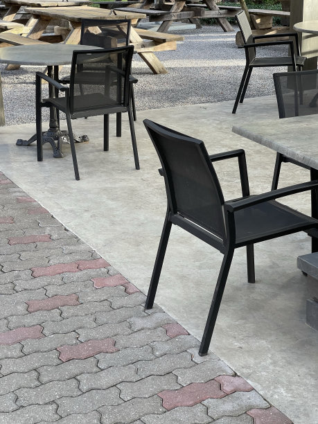 背景-黑色的椅子和桌子图片下载