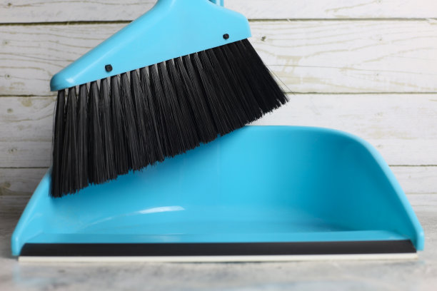 扫帚带刷子和簸箕图片下载
