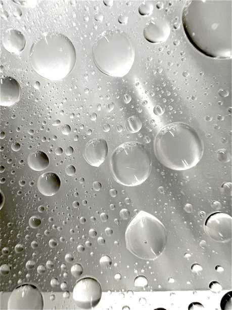 水珠气泡与灰白色背景。图片下载