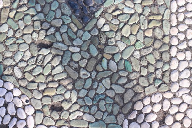 白墙的小石头图片下载