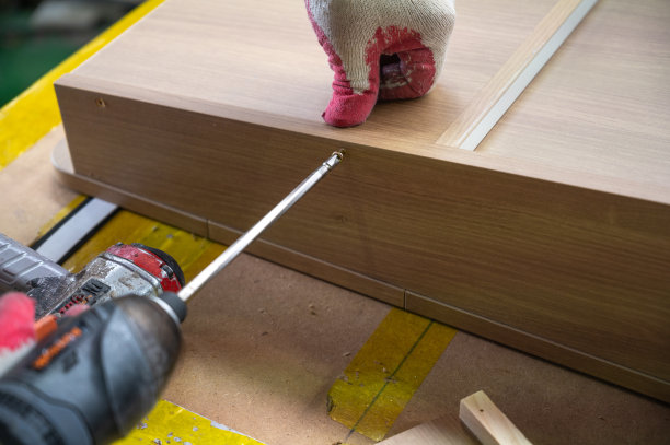 木制床头板家具生产过程图片下载