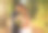 剪裁镜头的一个深情的新娘和新郎在他们的婚礼的一天外面图片下载