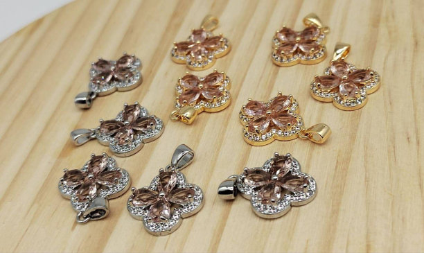 仔细查找手镯图片下载