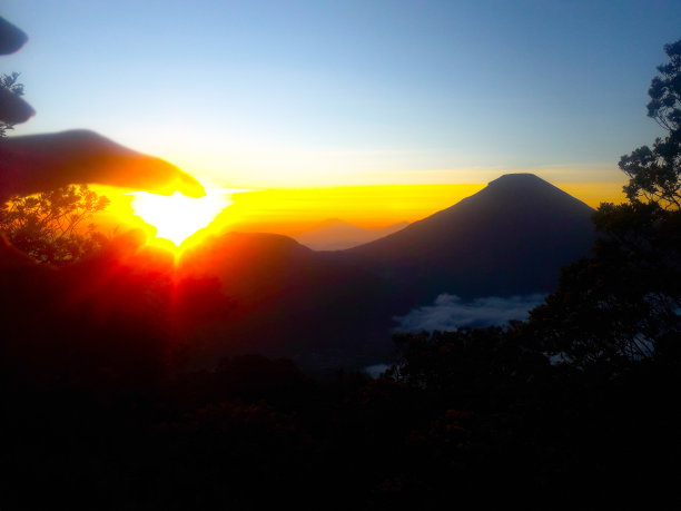 日出很美，令人心旷神怡图片下载